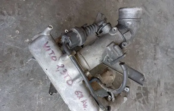 Mercedes-Benz Vito Viano W638 Intake manifold 6011411401