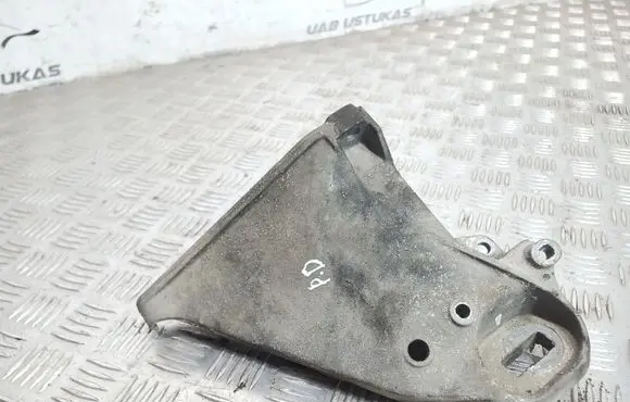 Audi A6 S6 C4 4A Engine mounting bracket 4A0199312