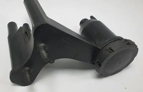 Land Rover Discovery 3 - LR3 Breather hose/pipe 4R8Q-6A785-AE