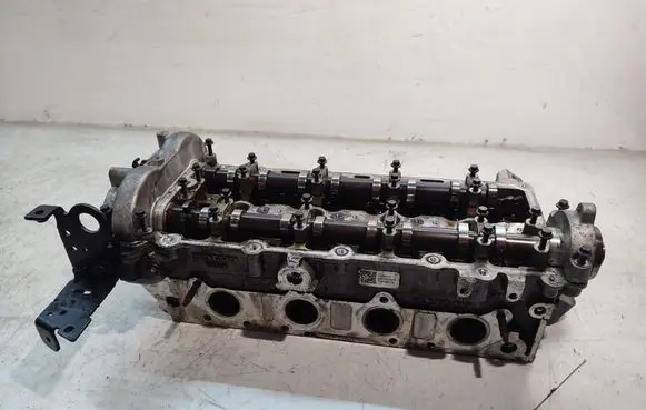 Volvo V40 Engine head 31430110 P31430110 VAD701