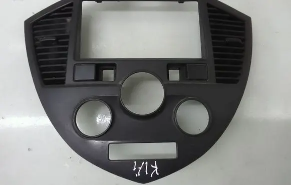 KIA Carens I Dash center air vent grill 