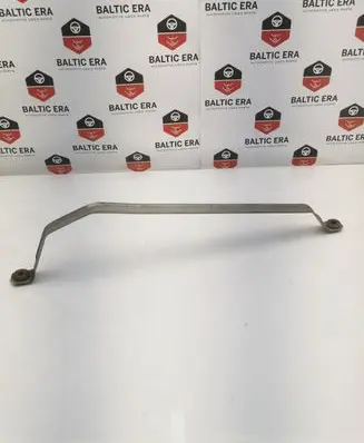 Fuel tank mounting bracket