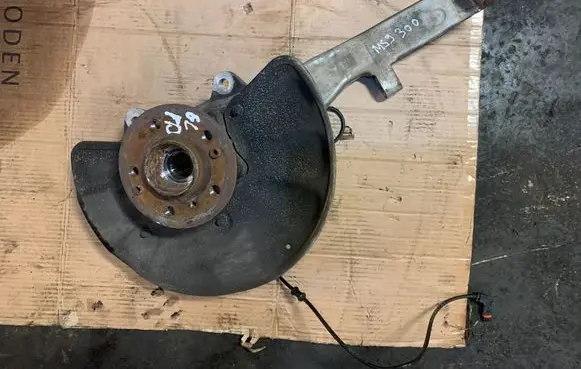 Mercedes-Benz GL X166 Front wheel hub 16610