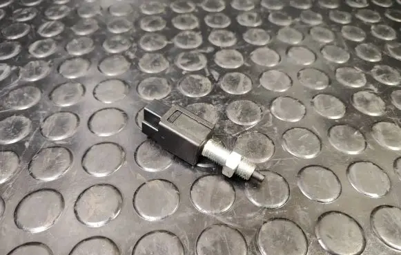Clutch pedal sensor