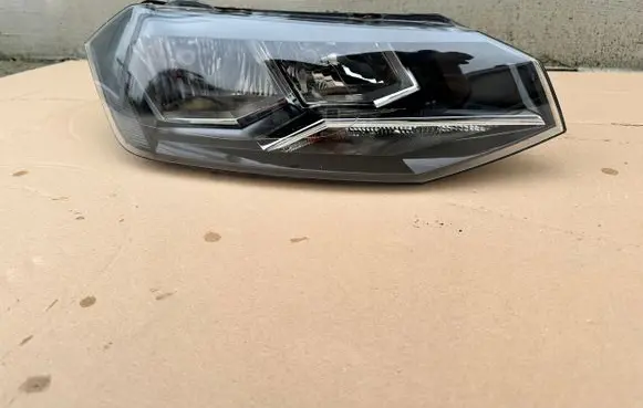 Volkswagen Polo VI Headlight/headlamp
