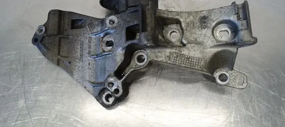 Renault Megane III Generator/alternator bracket 8200669495