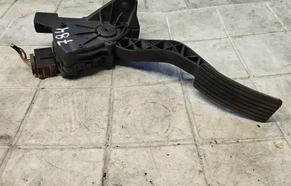 Mitsubishi Colt Accelerator throttle pedal A4543000304 6PV00886600