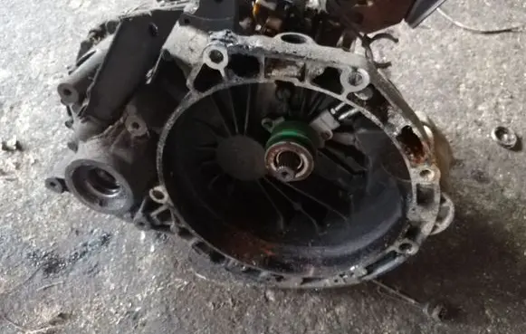 Manual 5 speed gearbox