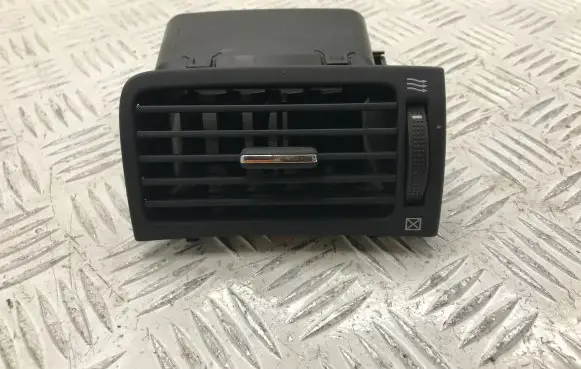 Toyota Avensis T250 Dashboard side air vent grill/cover trim 5566005090