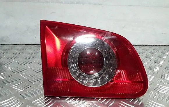 Tailgate rear/tail lights