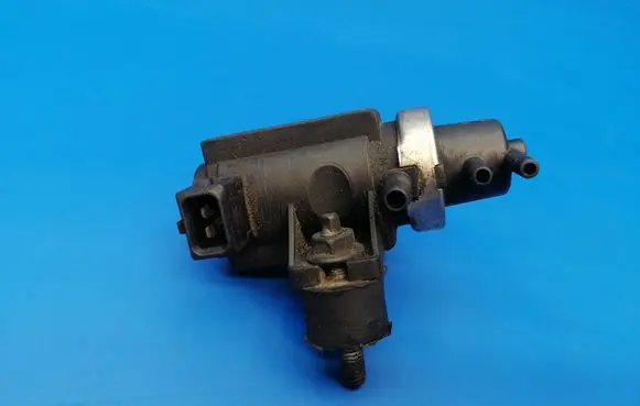 BMW 7 E38 Vacuum valve 72190323 2246175 97T148