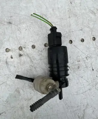 Volkswagen PASSAT B6 Windscreen/windshield washer pump 1K6955651