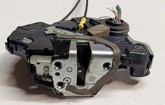 Toyota Verso Front door lock 59f8a