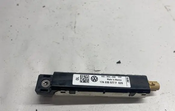 Volkswagen Jetta VII Aerial antenna amplifier 17A035577F