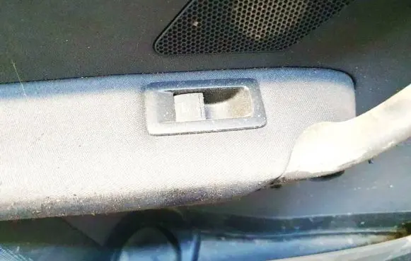 Volkswagen Touran I Electric window control switch