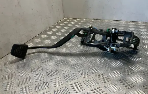 Toyota Avensis T270 Brake pedal 8951020041