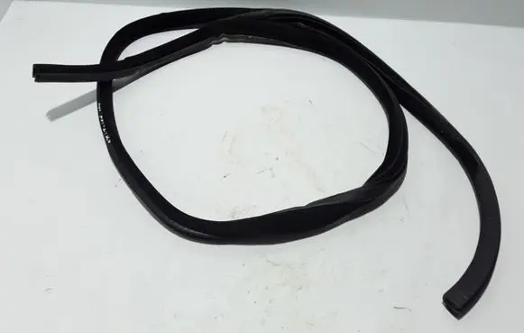Land Rover Range Rover L405 Rear door rubber seal (on body) LR055391