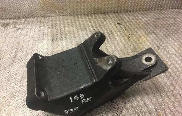 Mercedes-Benz ML W163 Engine mounting bracket 6122230204 A6122230204