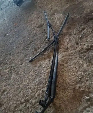 Mazda CX-5 Front wiper blade arm