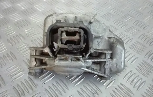 Citroen C2 Engine mount bracket