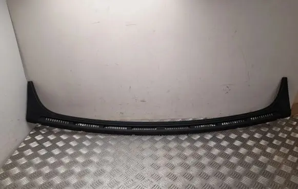Mercedes-Benz EQC Dash center air vent grill 4000017535