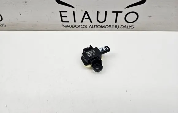 Mercedes-Benz GL X166 Airbag deployment crash/impact sensor A1668210351 56054084AA