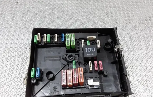 Seat Toledo III (5P) Fuse module 1K0937125