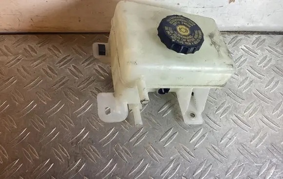 Lexus RX 450H Brake fluid reservoir 240520
