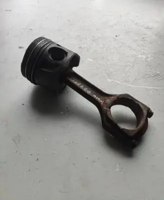 Opel Insignia A Piston with connecting rod