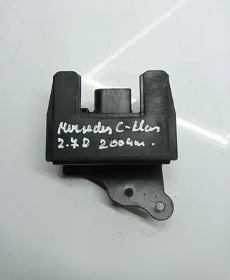 Mercedes-Benz C W203 Glow plug pre-heat relay