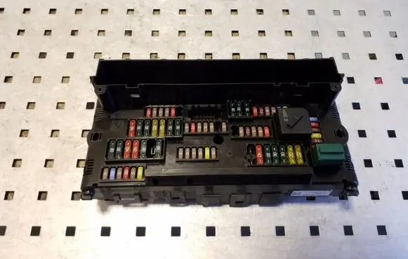 BMW 5 F10 F11 Fuse module 9252815