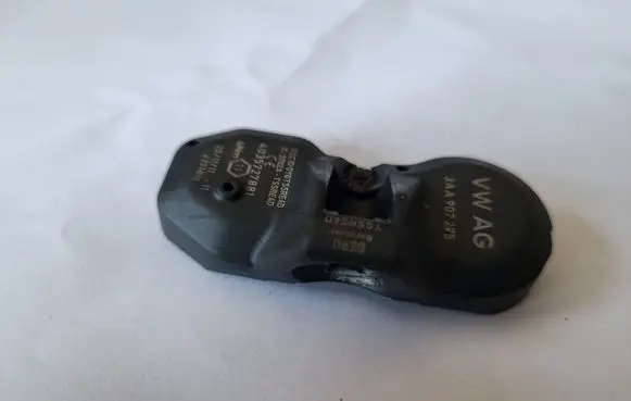 Volkswagen PASSAT B7 Tire pressure sensor 