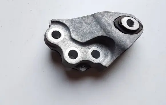 Engine mount bracket