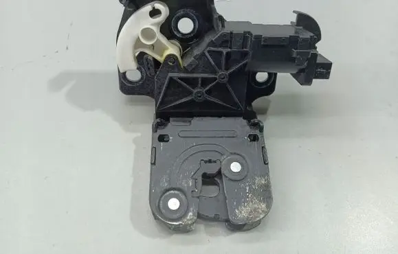 Audi A3 S3 8P Tailgate/trunk/boot lock/catch/latch 8P4827505C