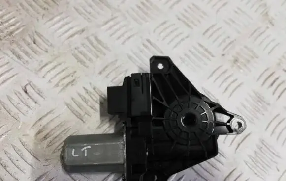 Mercedes-Benz B W246 W242 Front door window regulator motor A2469063100 968740101 14414