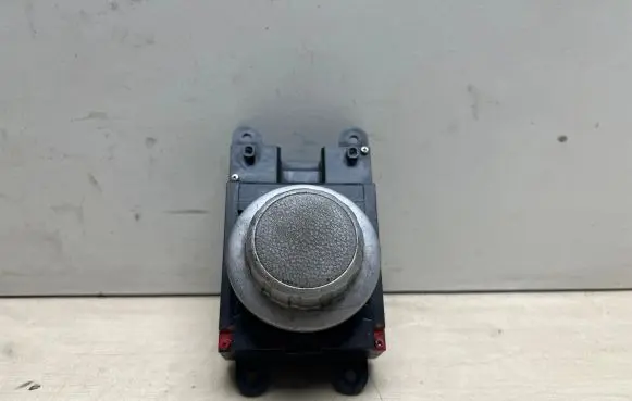 Multifunctional control switch/knob