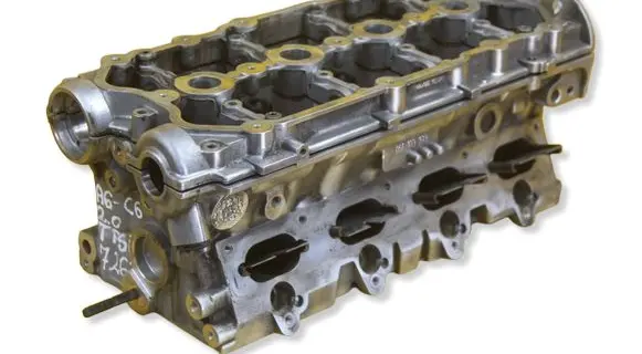 Audi A6 S6 C6 4F Engine head 06F103373 06F103285