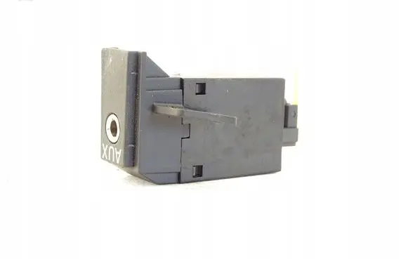 Audi TT TTS Mk2 AUX in-socket connector 8J0035475A