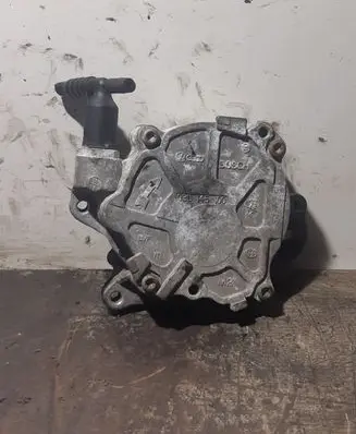Audi A4 S4 B8 8K Vacuum pump 03L145100