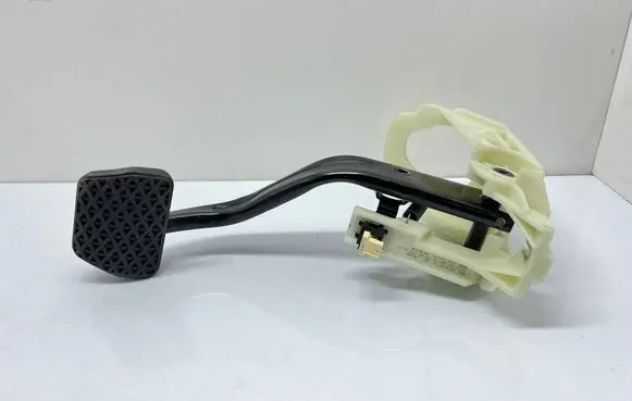 BMW 2 F22 F23 Pedal assembly 6875797