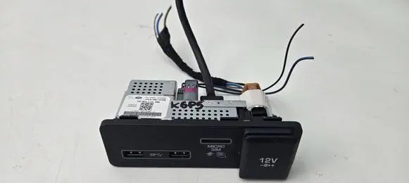 Land Rover Range Rover Evoque L551 USB socket connector JPLA19E110BB 2019W263