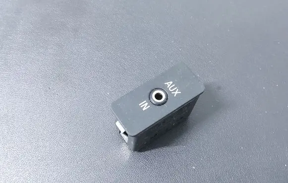 BMW 3 E90 E91 AUX in-socket connector 6930561 61316930561