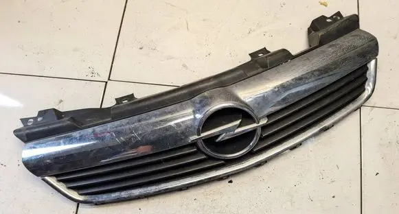 Opel Zafira B Front grill 13157590