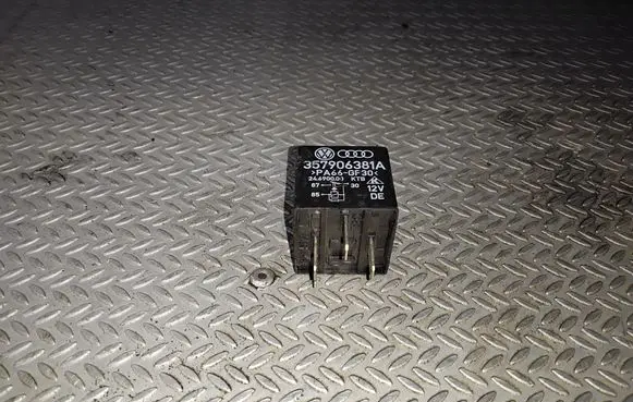 Skoda Octavia Mk1 (1U) Other relay 357906381A