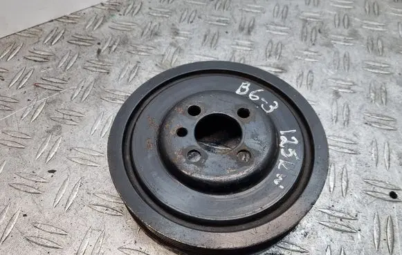 Volkswagen PASSAT B6 Crankshaft pulley 03G105243