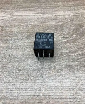 Volkswagen PASSAT B4 Other relay 357906381A