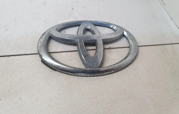 Toyota Auris E180 Manufacturer badge logo/emblem 9097502224