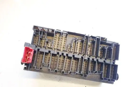 Volkswagen PASSAT B3 Fuse box set 357937039