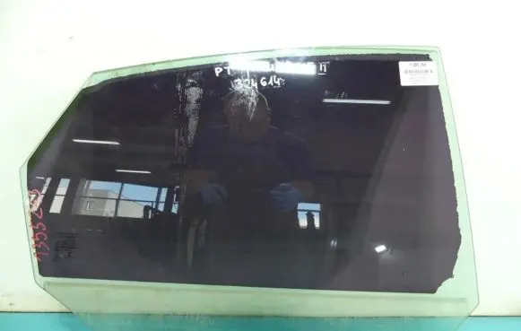 Rear door window glass