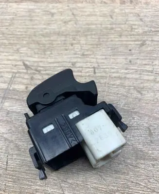 Toyota Corolla E120 E130 Electric window control switch 6072E3D